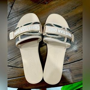 DIO(R)EVOLUTION SLIDE - Size 10/40
Nude Camouflage Technical Fabric